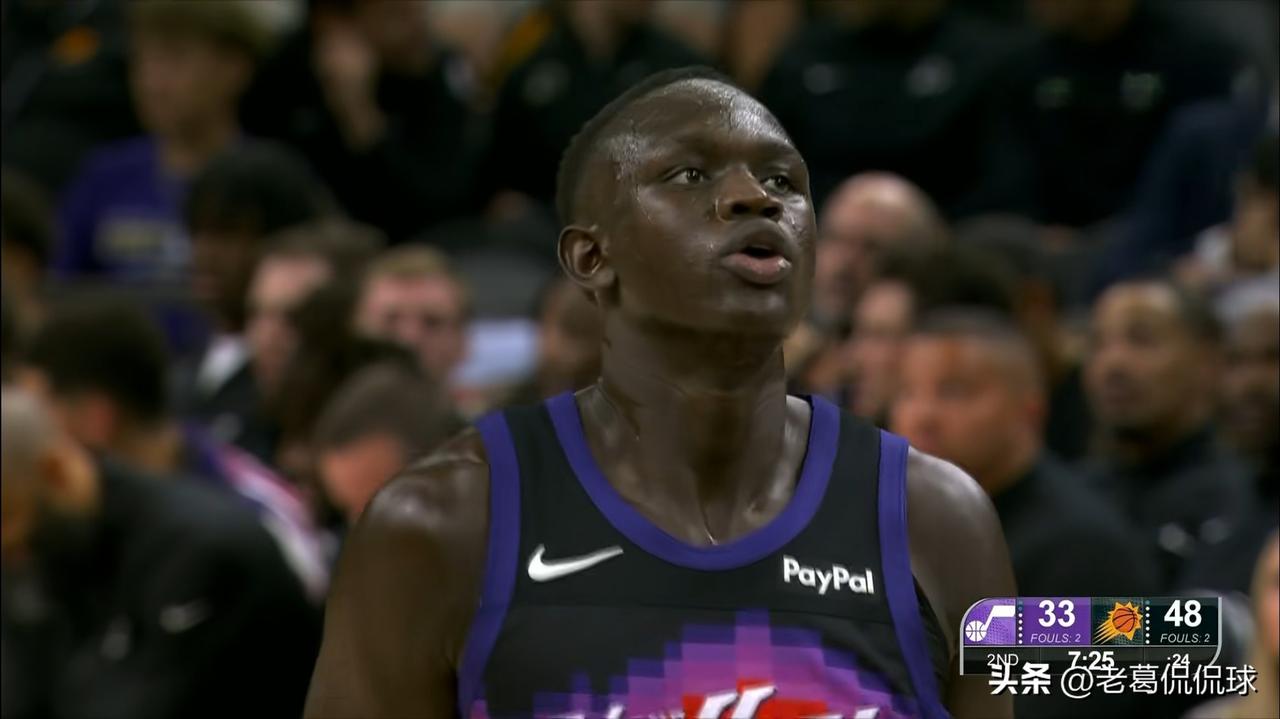 太阳新秀马鲁阿奇真是太让人喜出望外了！在今天太阳主场以134：109轻取爵士的比