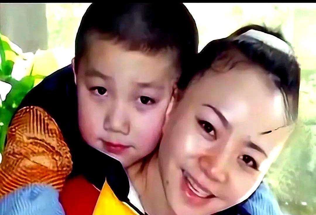 编剧梁欢，消失了。
不是死了。
是自愿从《我爱我家》的庆功宴上，从北大才女的神坛