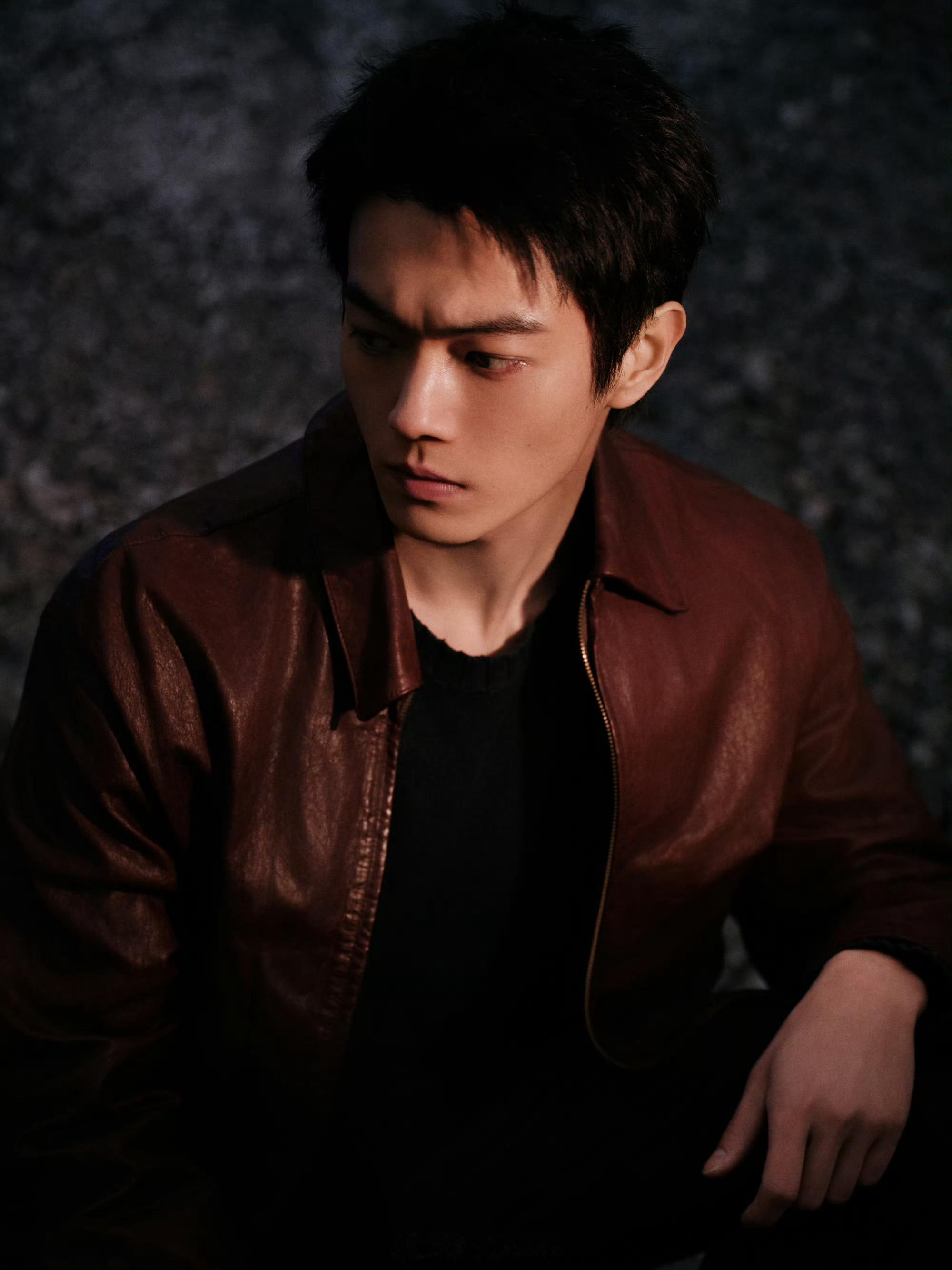 许凯这段戏情绪转换绝了代入许凯这段好绝望 许凯在《方圆八百米》饰演的陈辉爆发力拉