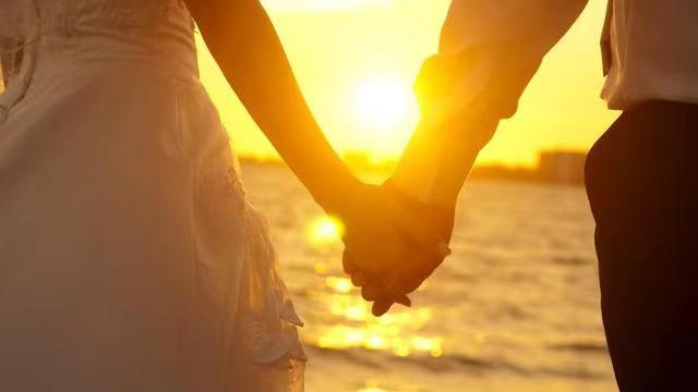 “你还想白嫖？”浙江杭州，35岁男子，爱上了一个年轻漂亮的女子，为了追到手，他豪