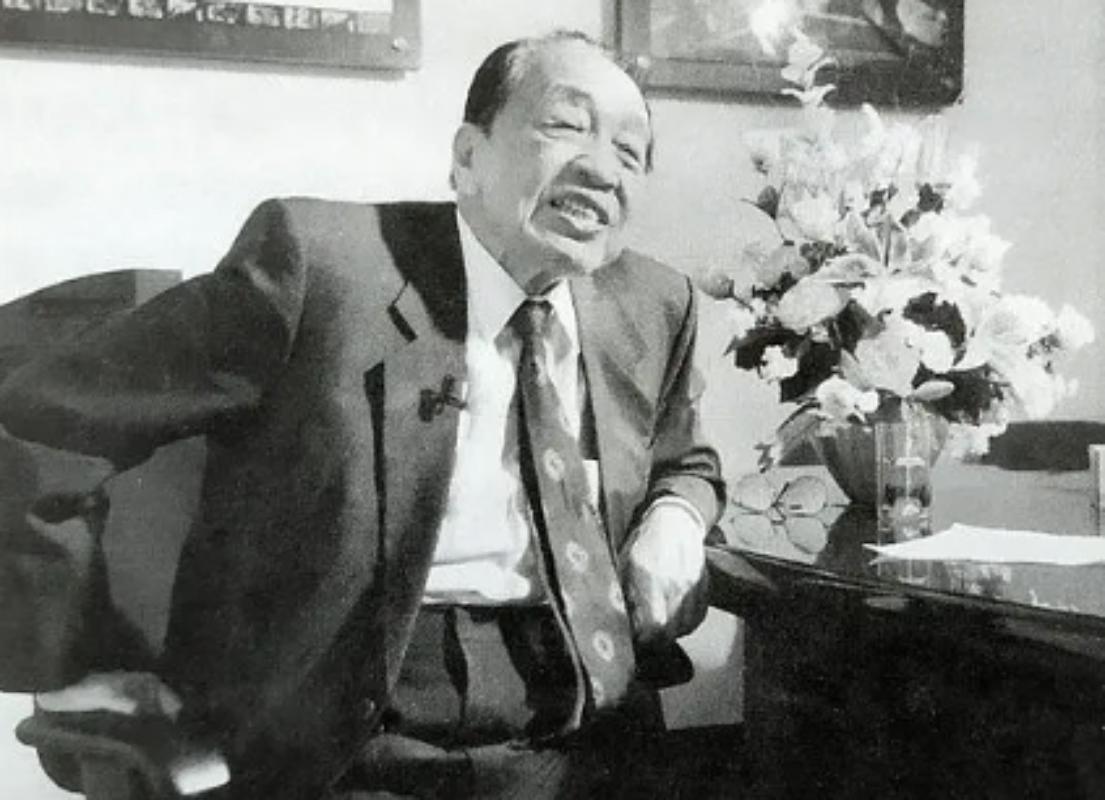 王清河（Ching-Ho Wang）是一位出生于福建的艺人，毕业于金陵大学。他于