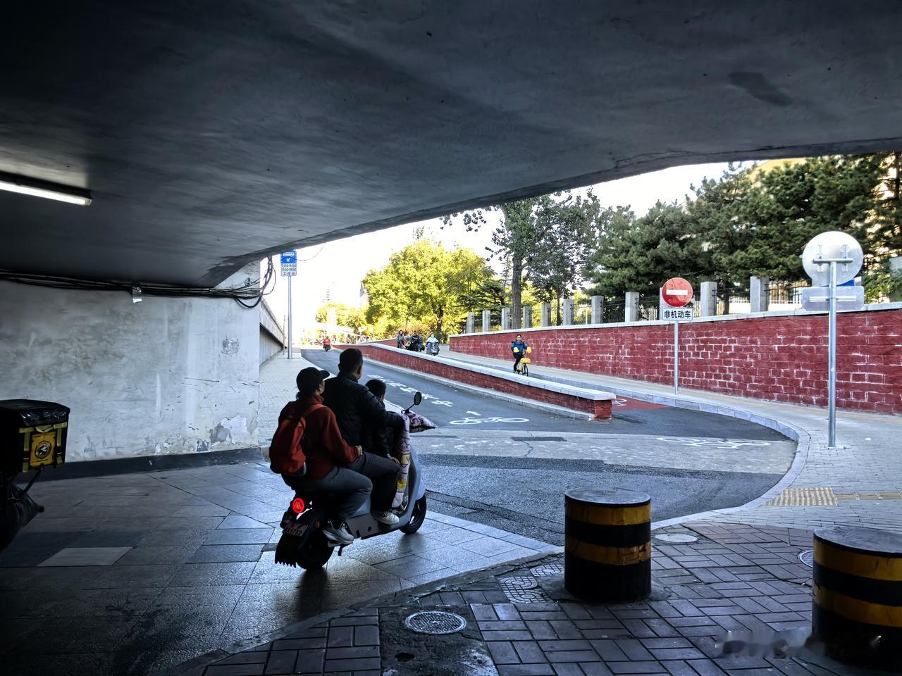 白石桥过街通道