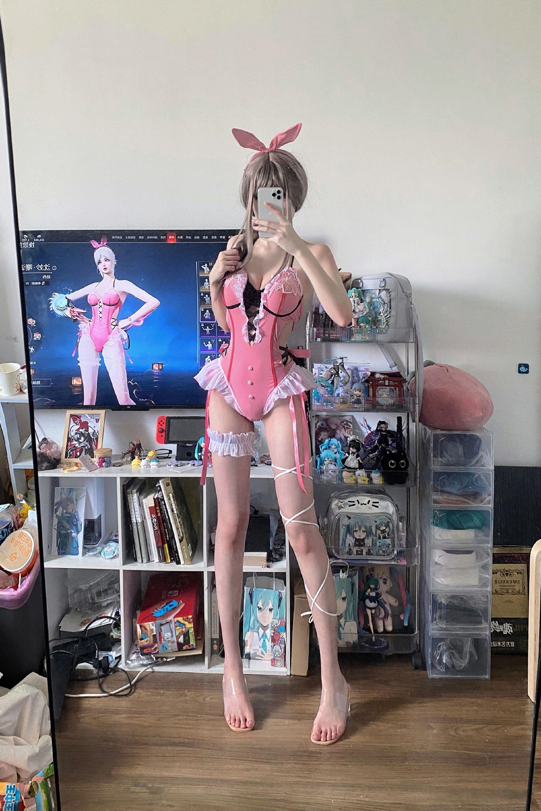 不跟你玩了 你身上有别的小狗味