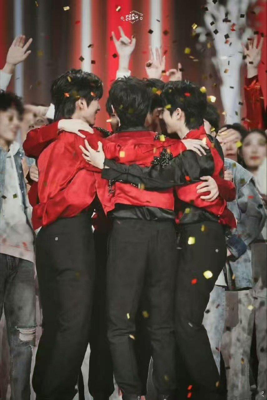 跨年零点第一个拥抱的含金量谁不向往跨年零点那第一个充满爱的拥抱？江苏卫视将其变为