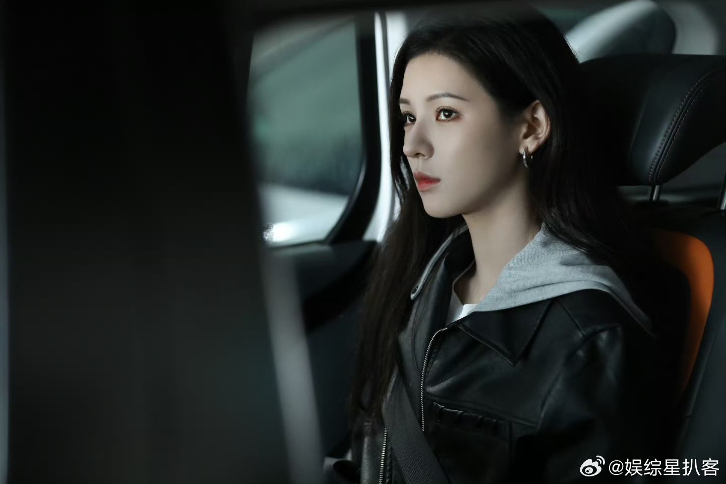张予曦我比十年前更能共情你了 十年前或许有人觉得她“不解风情”，现在才懂，面对不