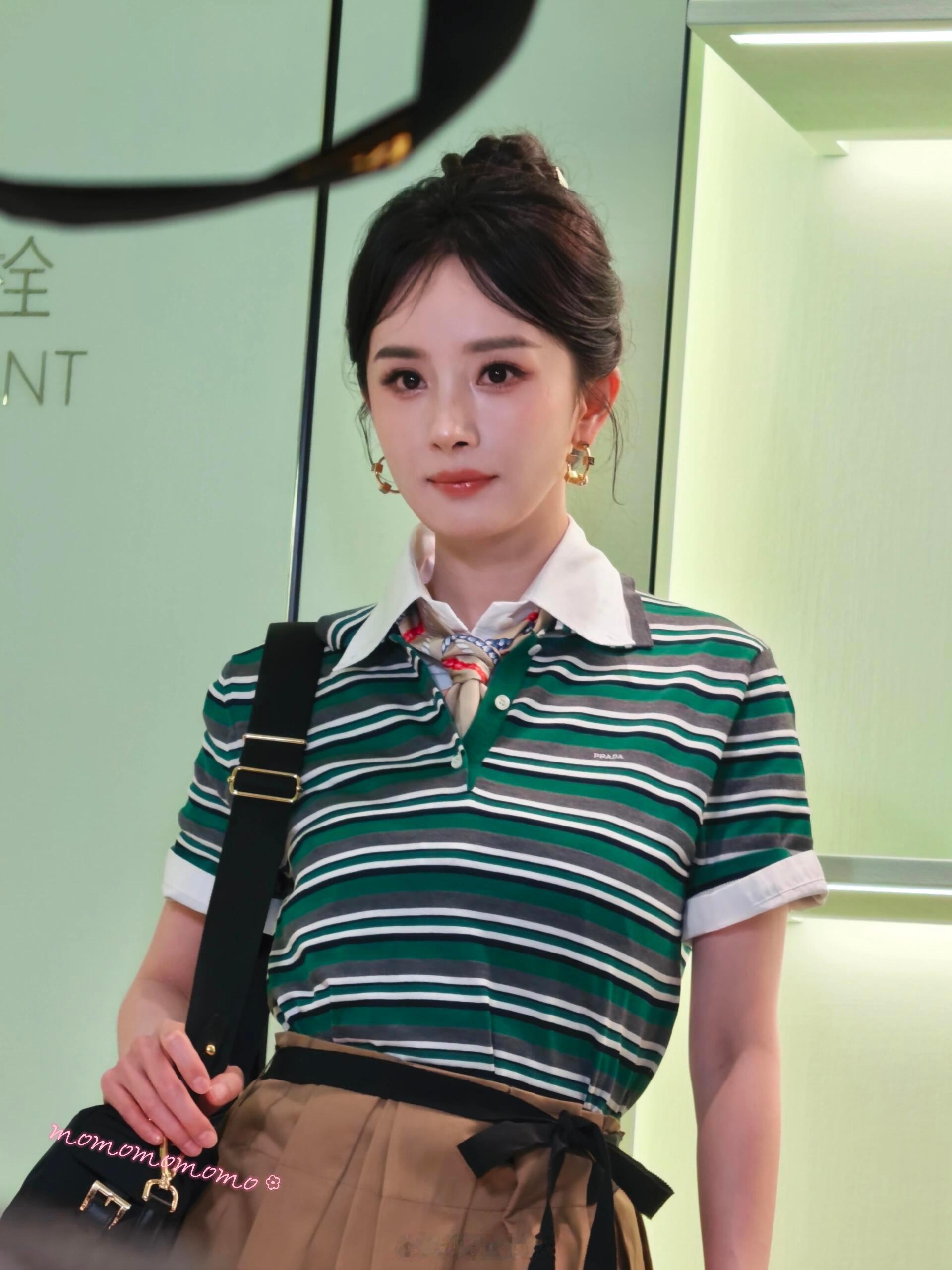 杨幂真人好美啊 