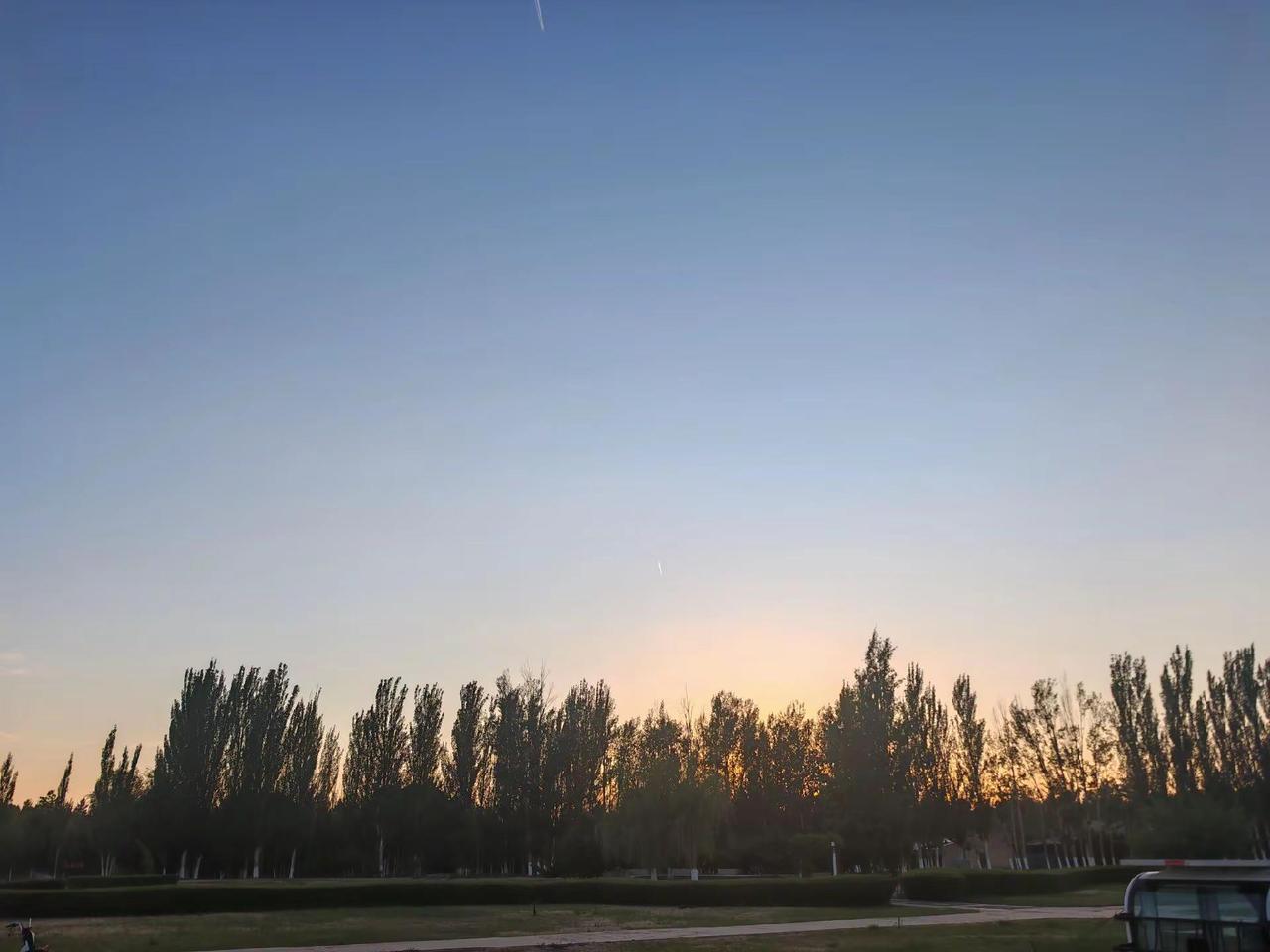 吃喝玩乐分享计划 随手拍天空 分享你手机里的天空 展示你拍的城市风景 晒晒我写的