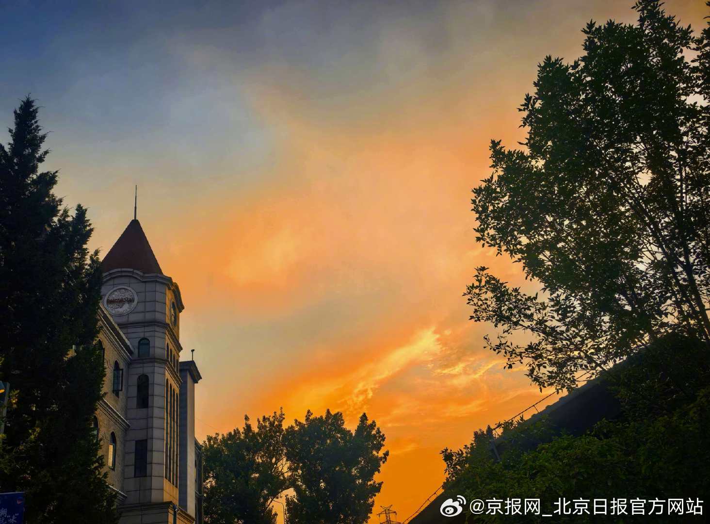 【#北京晚霞承包今日份浪漫#】#北京晚霞高清大片上新# #今天北京真好看# 7月