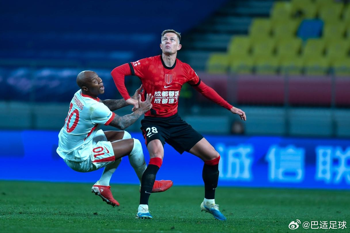 一些球迷认为，索罗金有点“水”……是这样吗？首先，索罗金只踢了两场完整比赛，与队