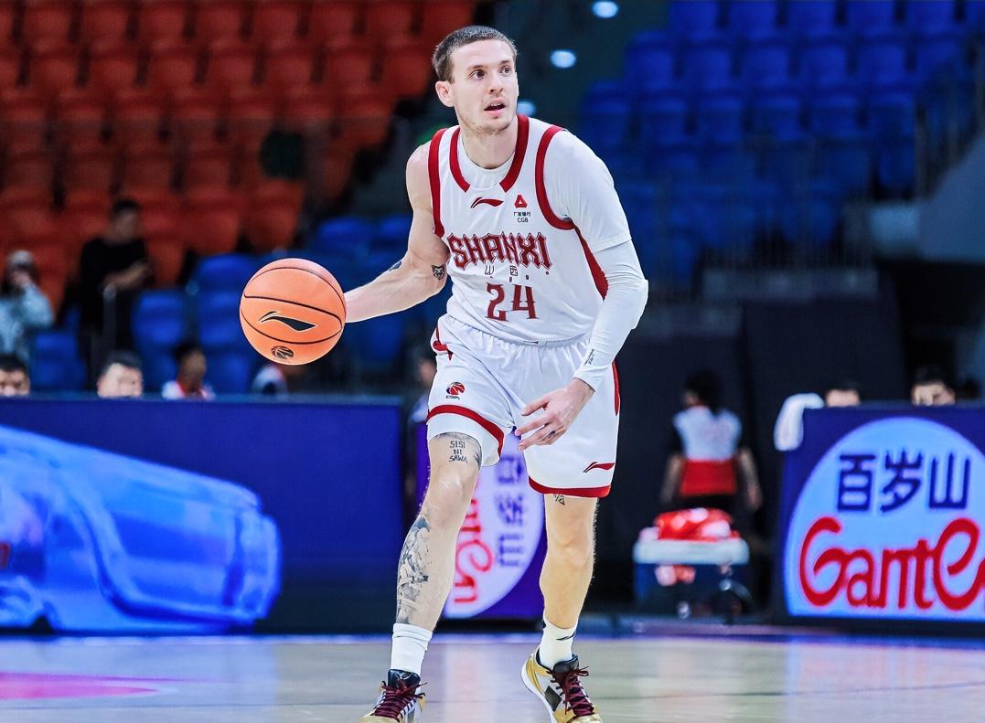 CBA突发重磅操作！据CBA官网最新消息，山西汾酒男篮正式完成外援更换，取消凯尔