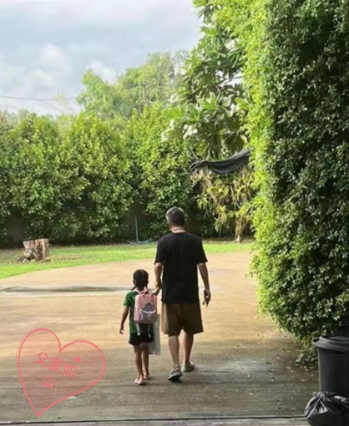 您的每幅画都会让我产生共情。谢谢您把这温馨的一幕用画笔再次展现出来！愿这世界充满