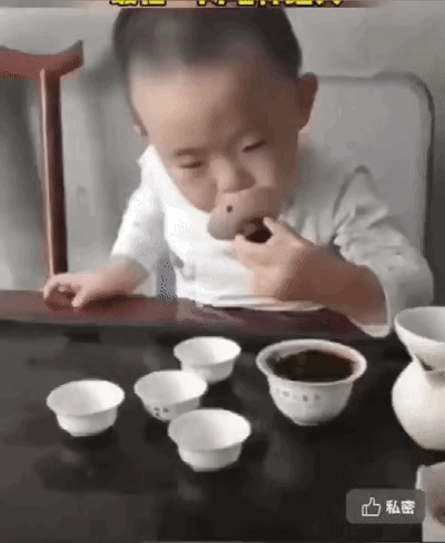 1：小小年纪，就已经有模有样了啊？
2：小姐姐最后的挑战算失败，还是算成功啊？
