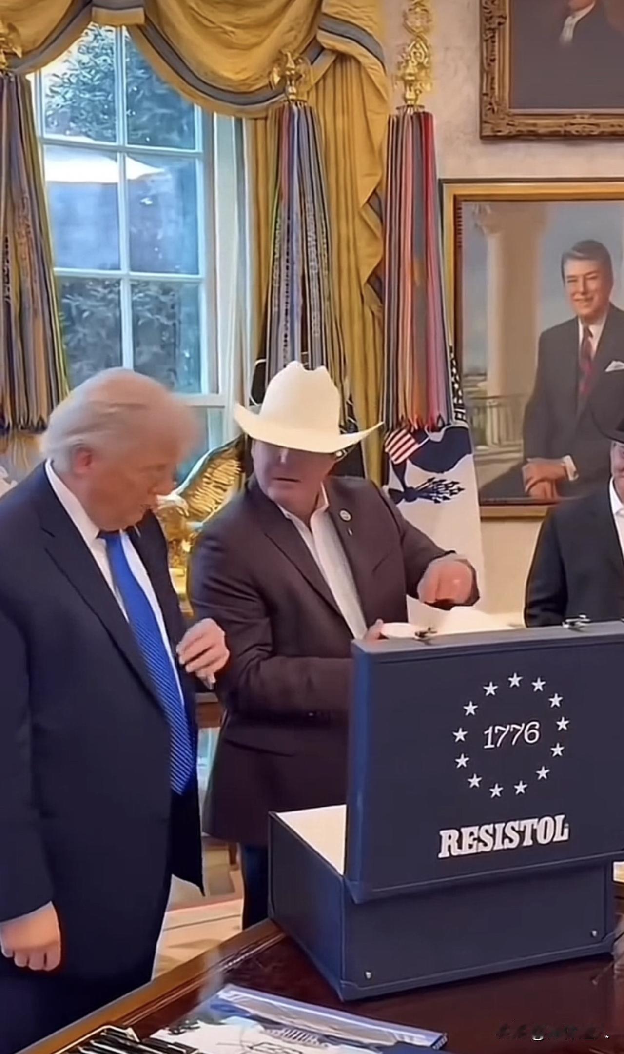 新思维：不管大官小官，在美国就是捞钱

在这个丙午马年，风云激荡的国际舞台上，我