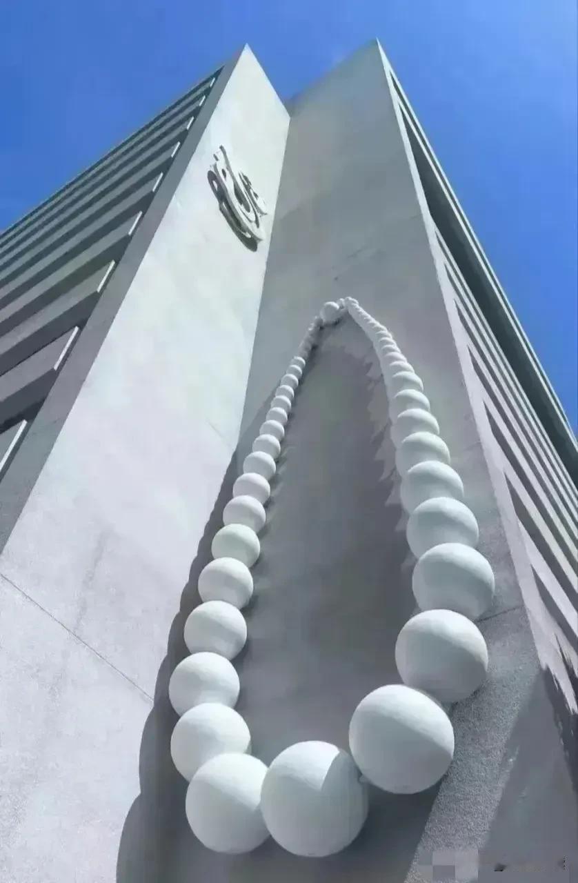 马筱梅
终于幸福了

一婚嫁富二代
二婚再嫁富二代

但张某颖说过
谁沾上那对母