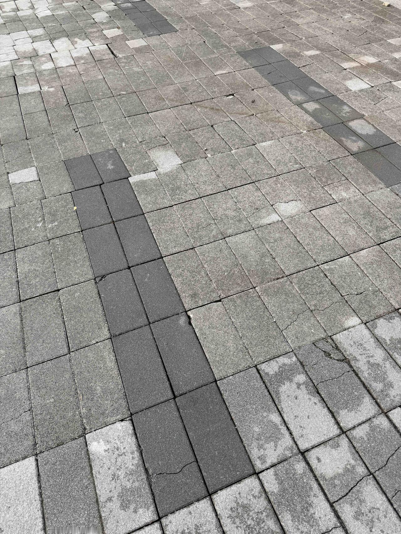 人行道到底该不该清洗？
看了很多城市主城区不超过城市中心5公里范围的人行道都经常