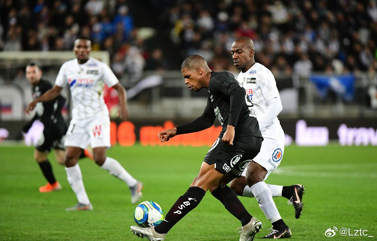 028.勒阿弗尔vs巴黎  上一场已经够演了。这赛季主队的主场就没大败过，这不拉