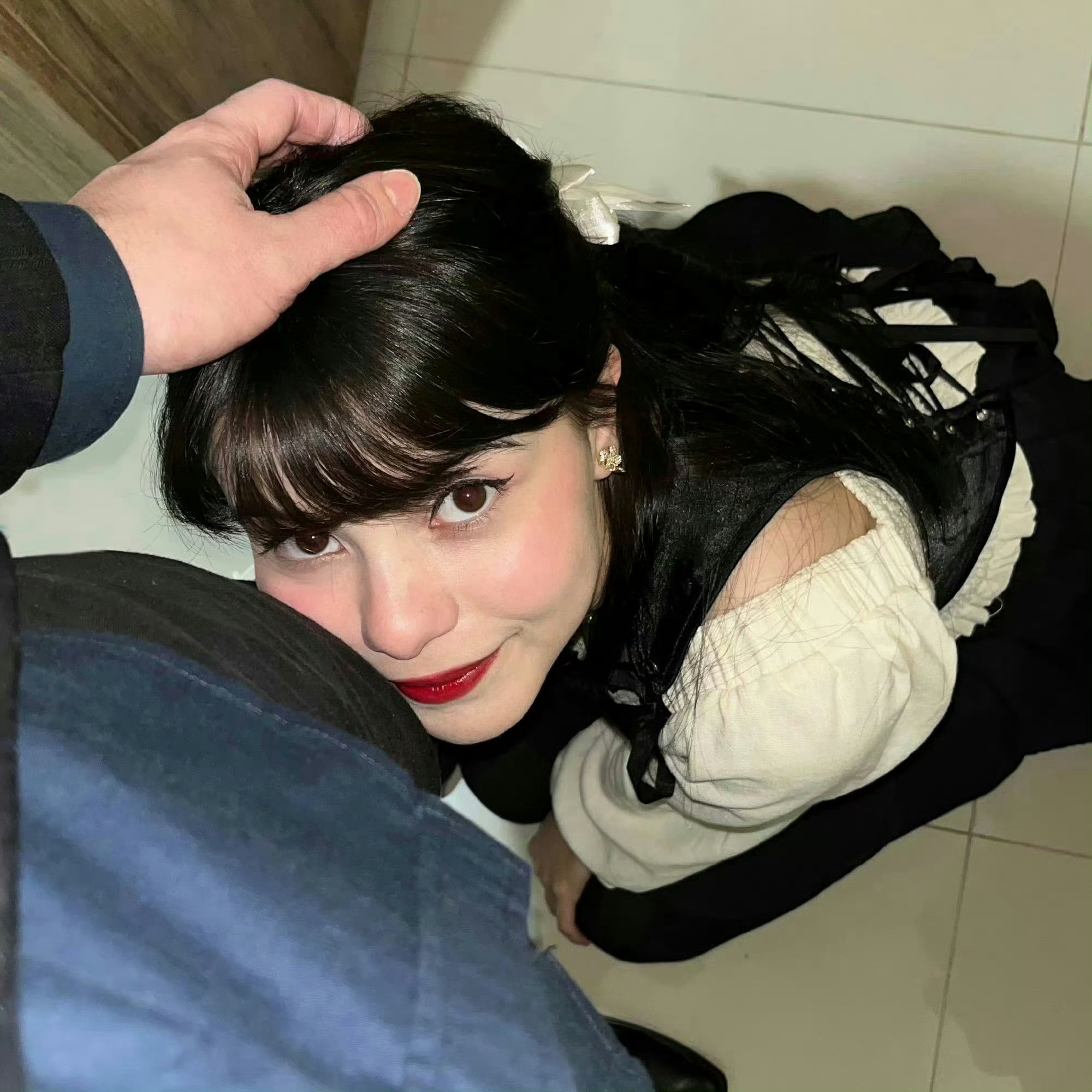 抬起头让我看看小狗的身体 ​​​