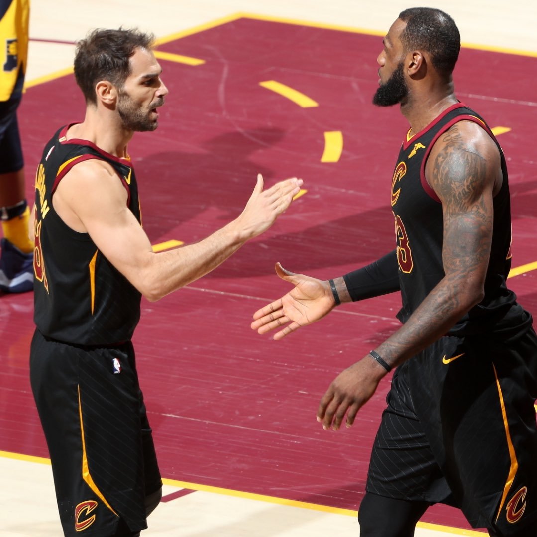 卡尔德隆近日在一档播客节目表示勒布朗-詹姆斯是GOAT。“如果有人说迈克尔-乔丹