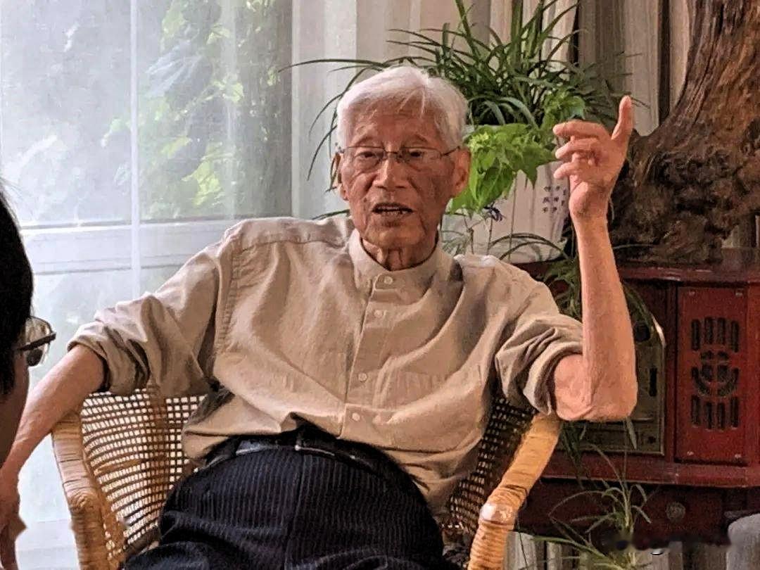 梁培恕是著名思想家梁漱溟的次子，也是梁漱溟思想与文稿的重要整理者与研究者，长期从