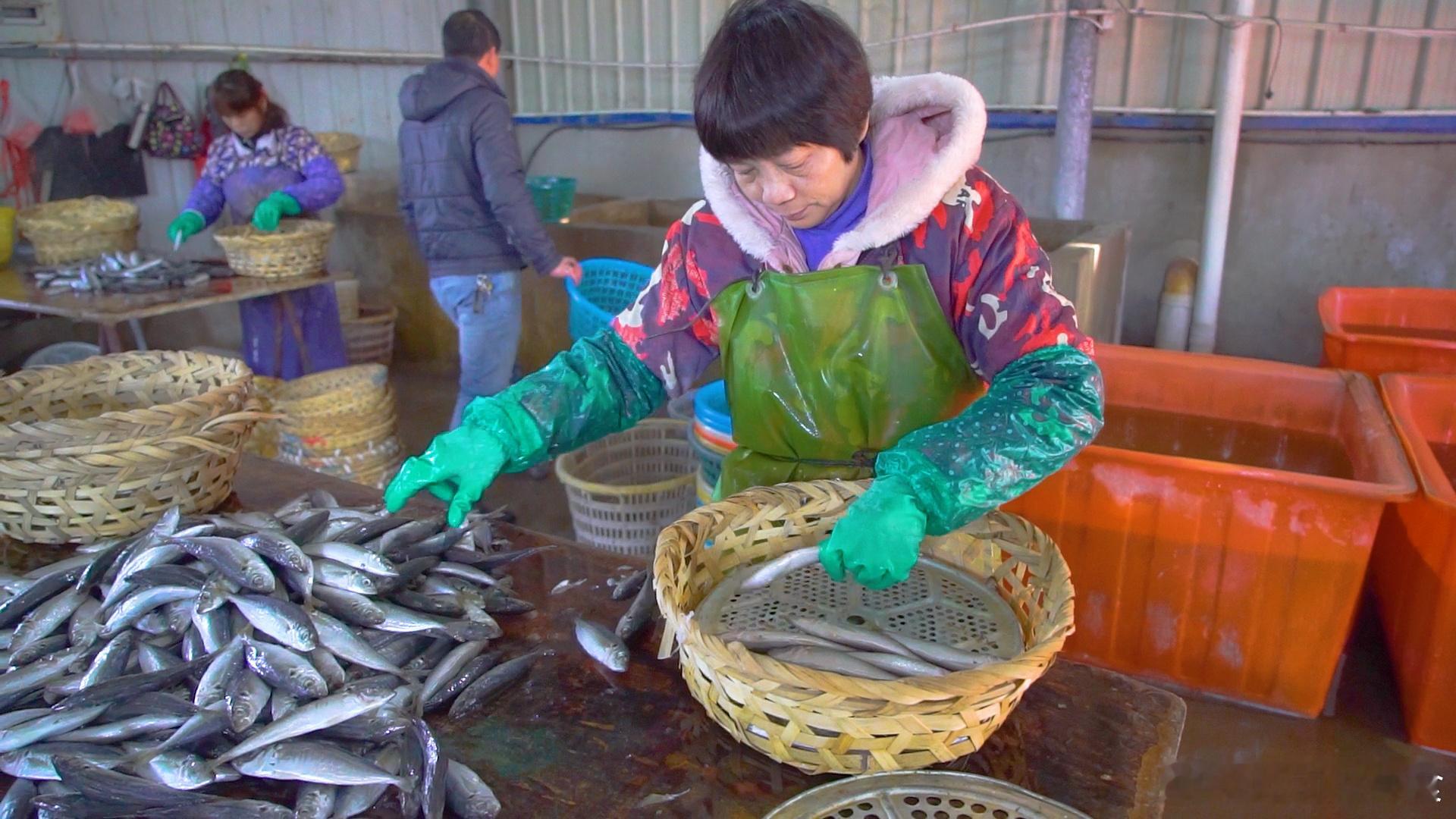 福建人靠海吃海，有不少地区都有代表性的海鲜美食，在福州长乐梅花镇就有一道远近闻名