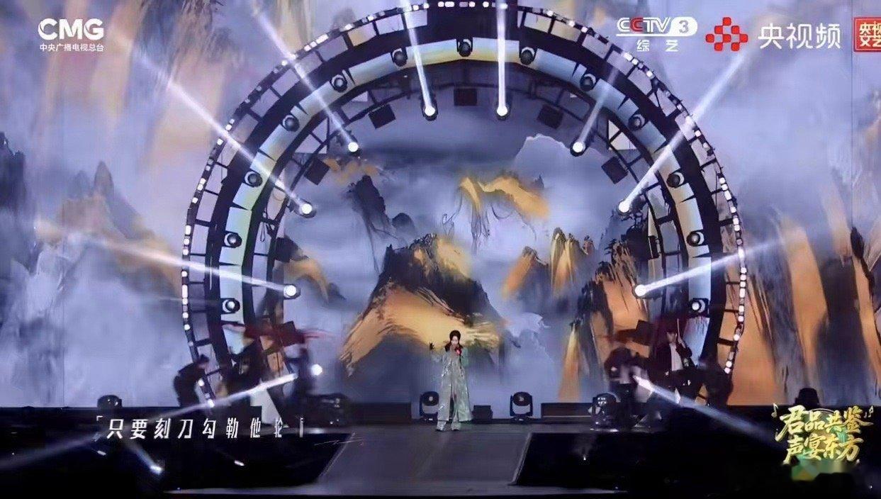 李斯丹妮侠客行江湖味太浓了 从音乐编曲到舞台视觉，再到李斯丹妮本人的演绎，《侠客