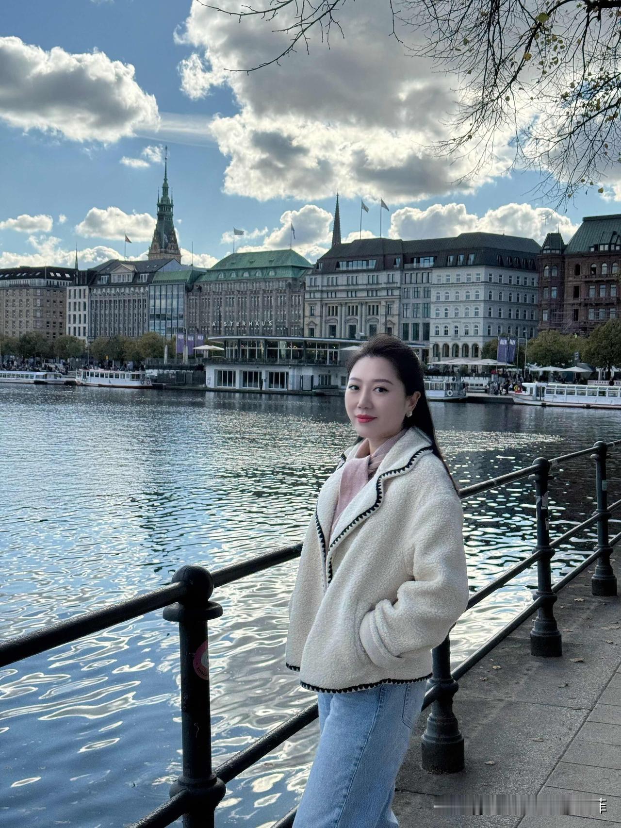 最近穷得揭不开锅的接盘侠来汇报一下情况，本人没打算停更，只是最近太忙了，一边做牛