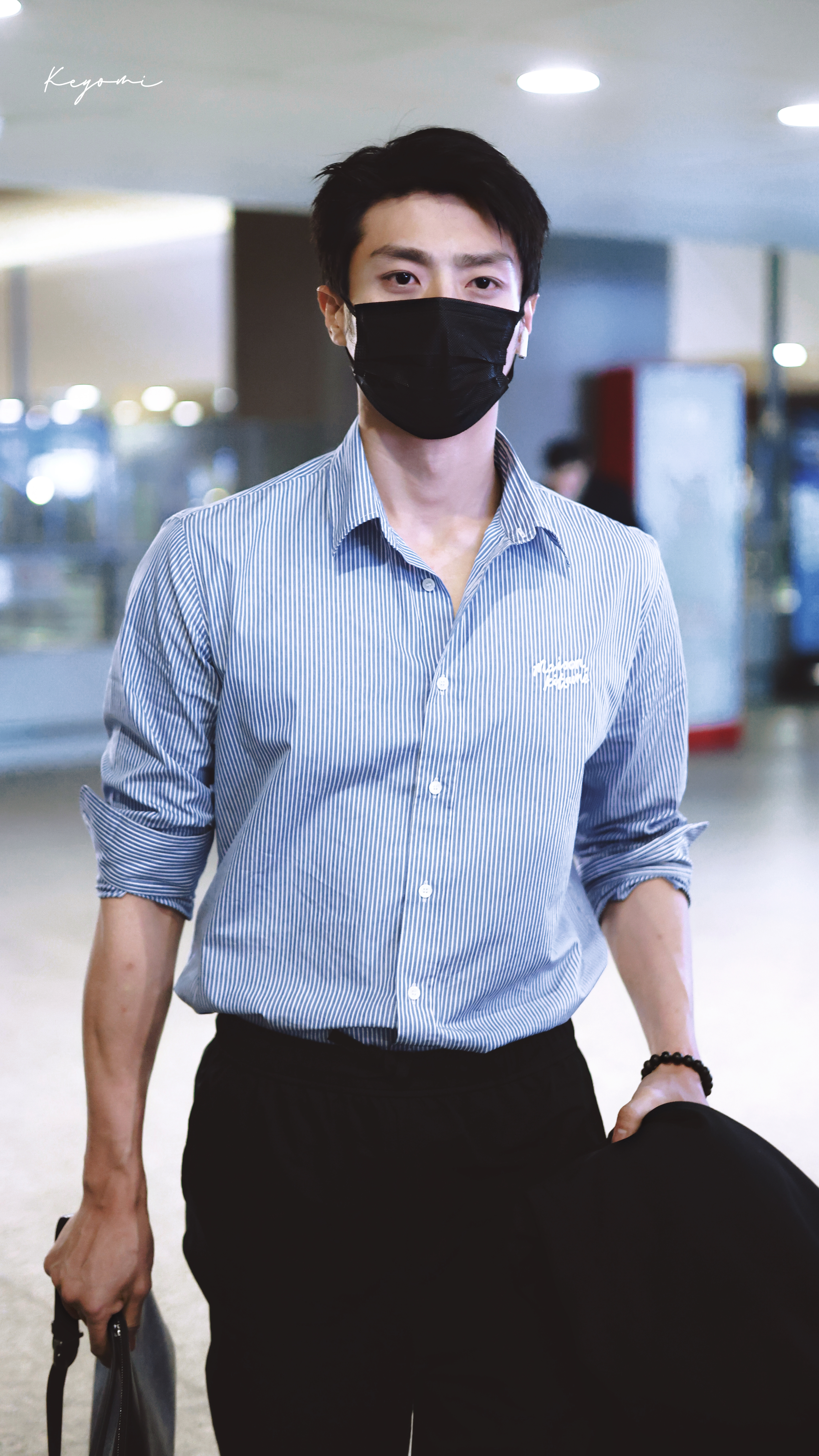 #陈靖可体制内老公##陈靖可机场穿搭# vocal，真的很体制内很老公 ​​​