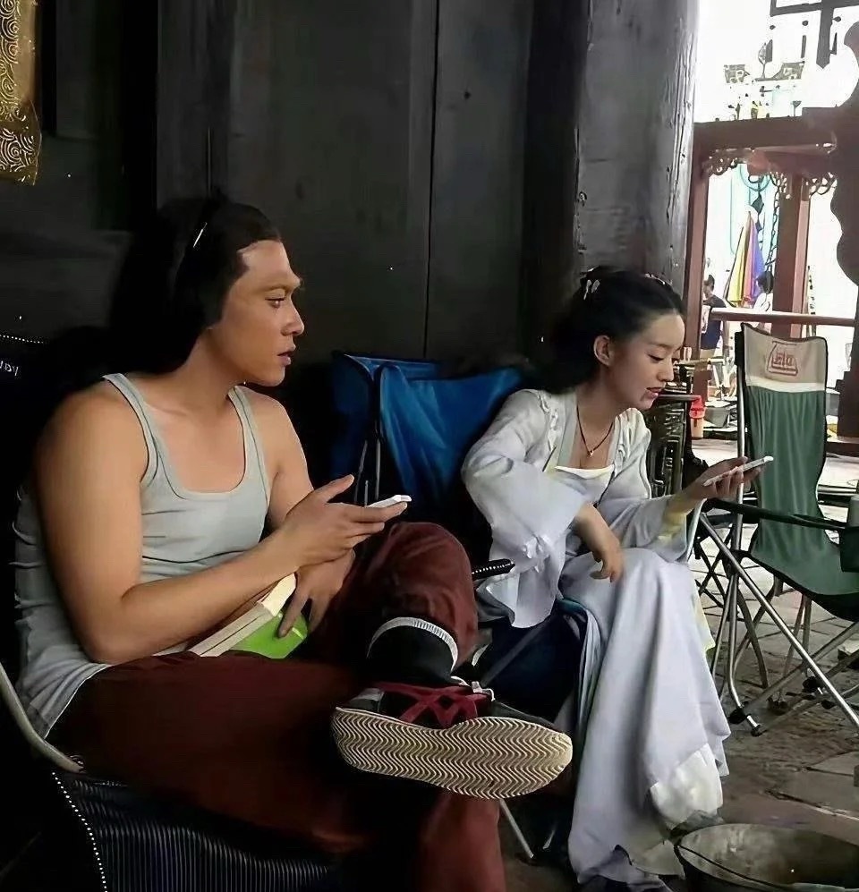 花千骨竟凭借这粗糙的服饰把自己演成了经典 