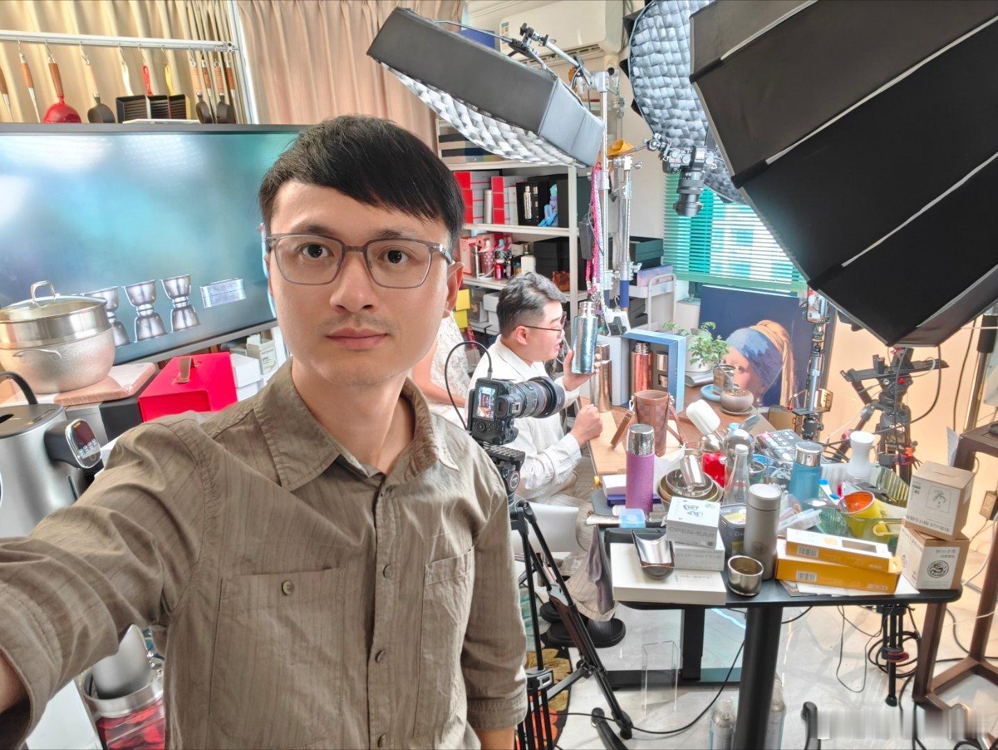 这两天蹲公司的直播间深度学习，直播真的是熬出来的 ​​​