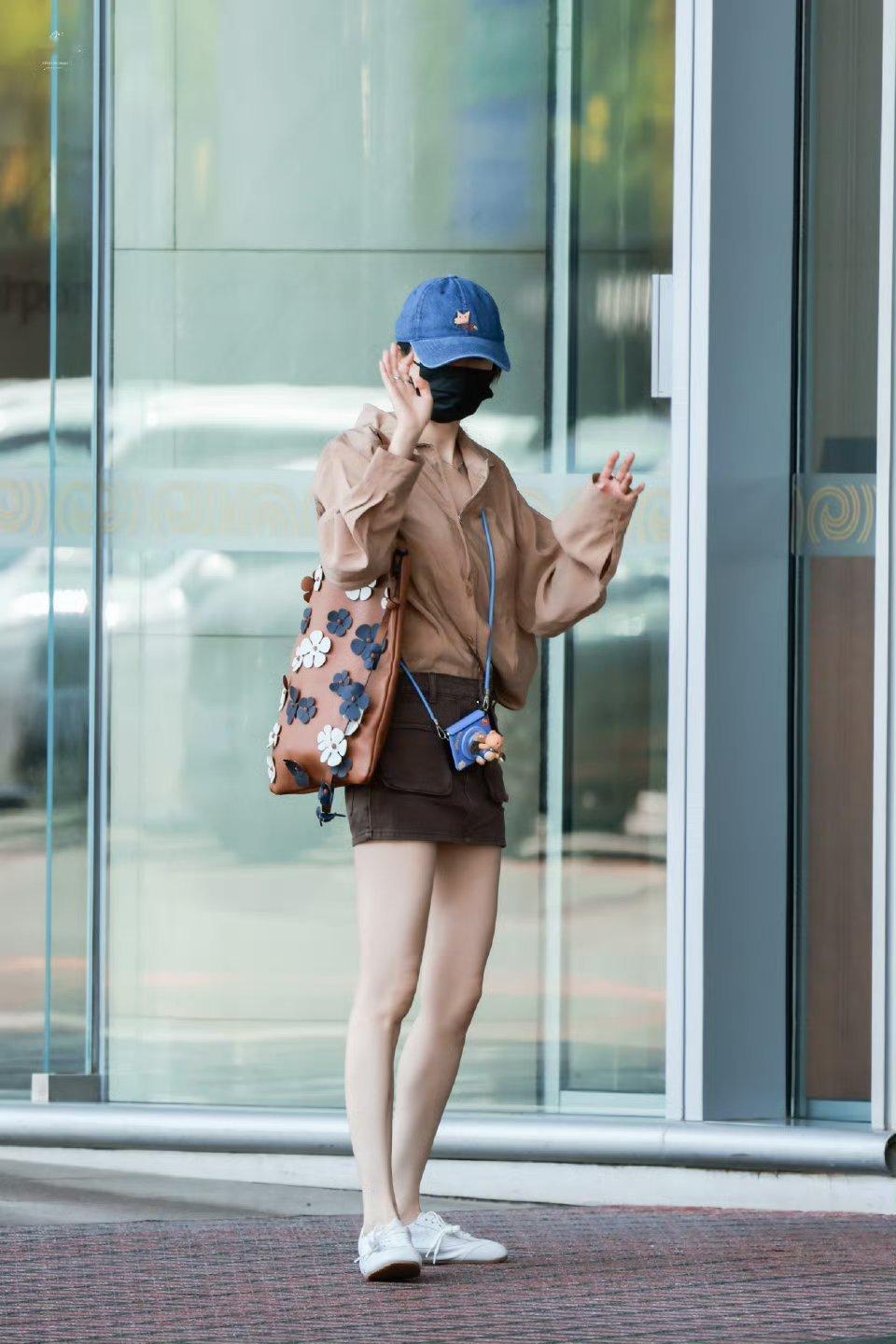 杨幂～～美腿太美了杨幂杨幂关雪日常分享 ​​​