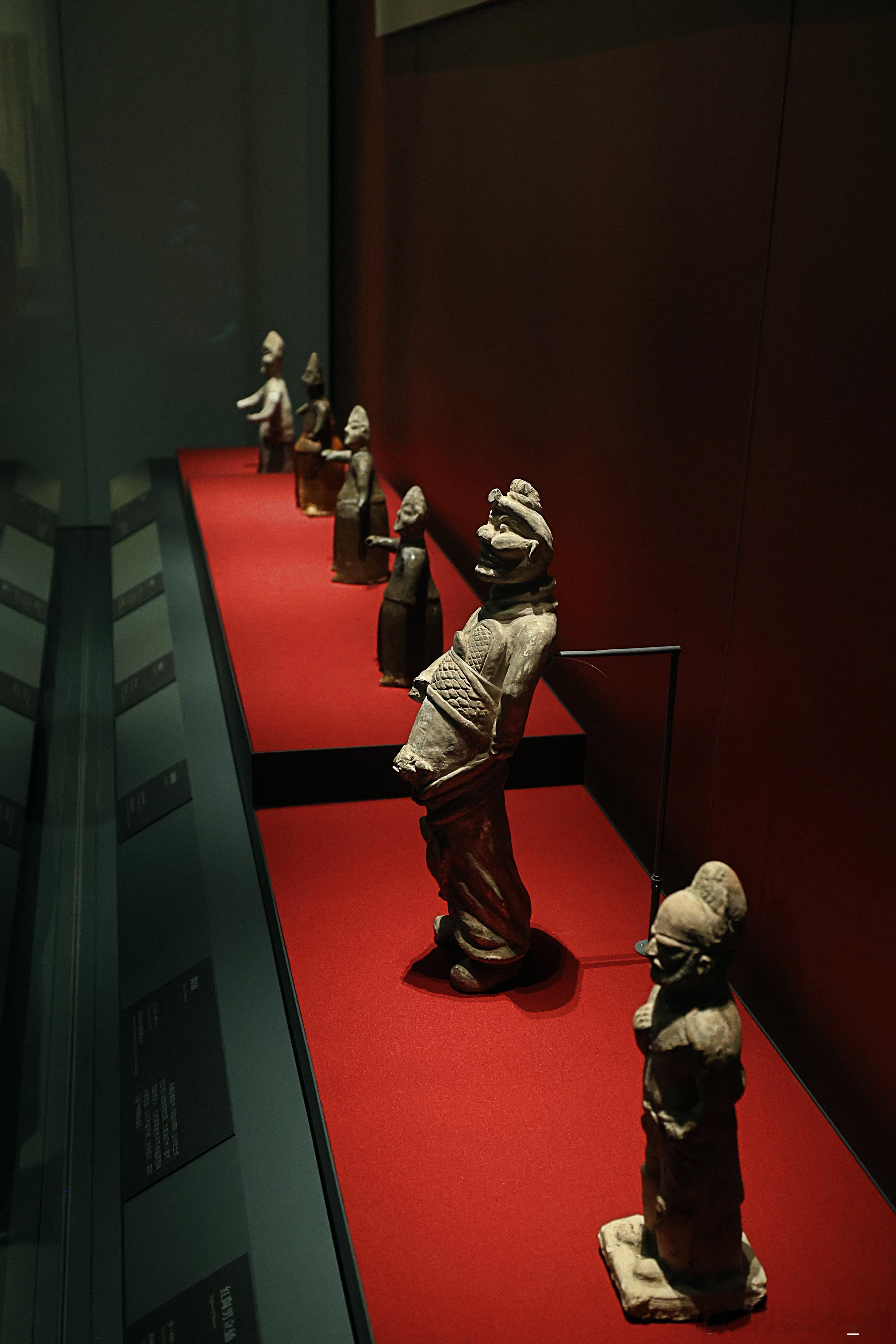 中华文明的有力见证-北京通史陈列 红陶男立俑 唐 （公元618-907年）首都博