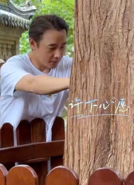 罗晋近期无公开活动罗晋眼里没光了 罗晋现身大孤山祈福，从去年开始就鲜少在公众视野