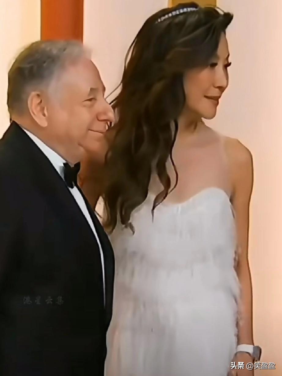 奥斯卡影后杨紫琼和她的“赛车界大佬”让·托德，把日子过成了现实版的偶像剧。

2