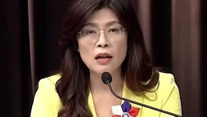 7月4号，郑丽文在台中党务座谈会上说：“我们四个女生可以改变世界！”

她口中的