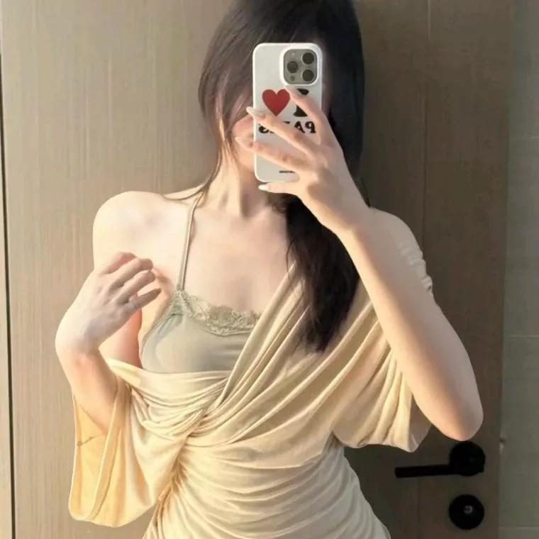 轻纱拂面，柔情似水。轻纱美人图 玉颜轻纱 温婉轻裳 蝶舞轻纱 粉缎轻倚 轻纱薄裙