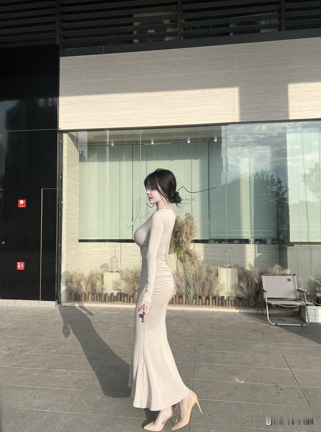 温山软水万千
不及你眉眼半分
风情万种的女人是什么样的? 你心中最美的那位女神是