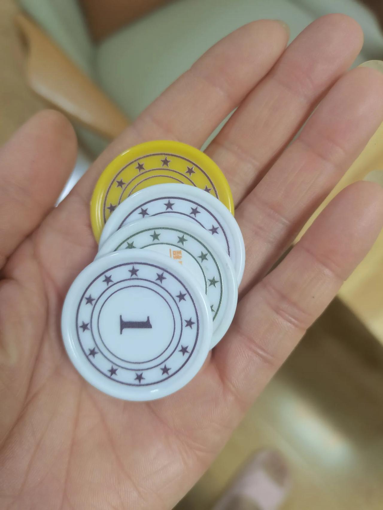 情绪日记
天气很冷，风很大，路上行人少，正好周末放假儿，大家都在家里待着，能不出