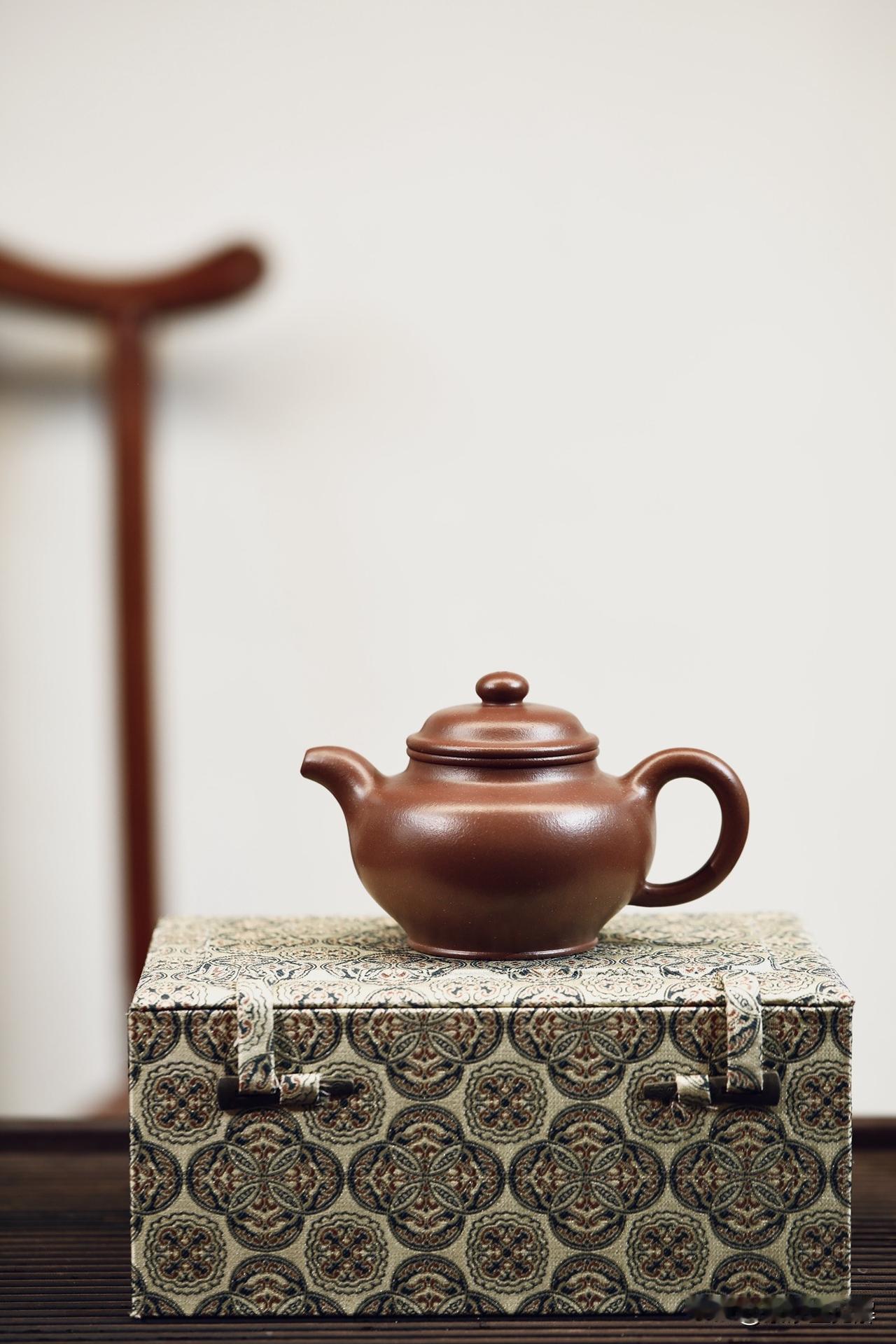 掇只丨全手工丨小高货

容量250cc丨原矿底槽清

此款为传统经典器型，深受匠