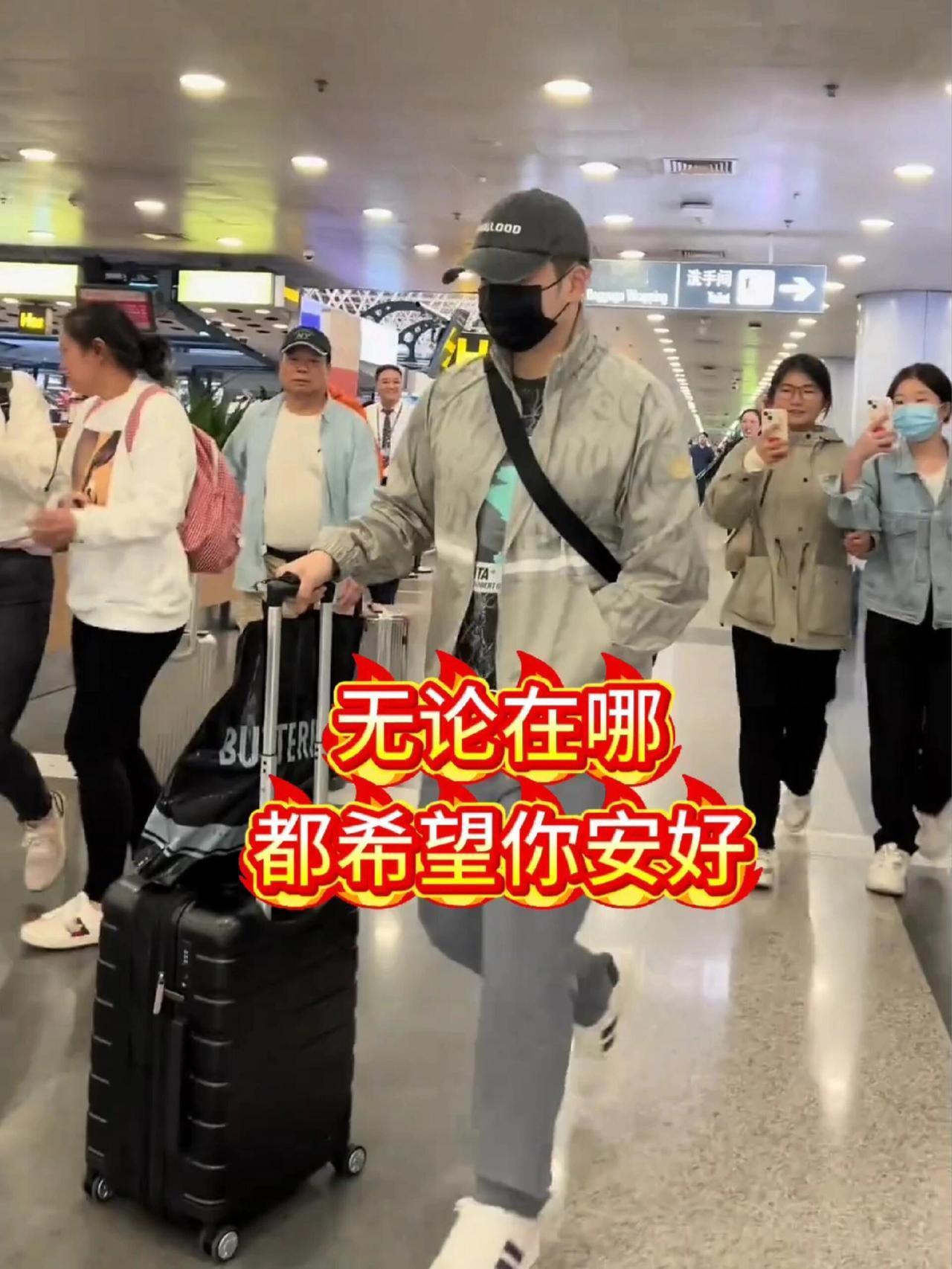 无论走在哪里，无论出现在何地，都可以一眼看到你，都希望一切都好！
加油小胖永远快