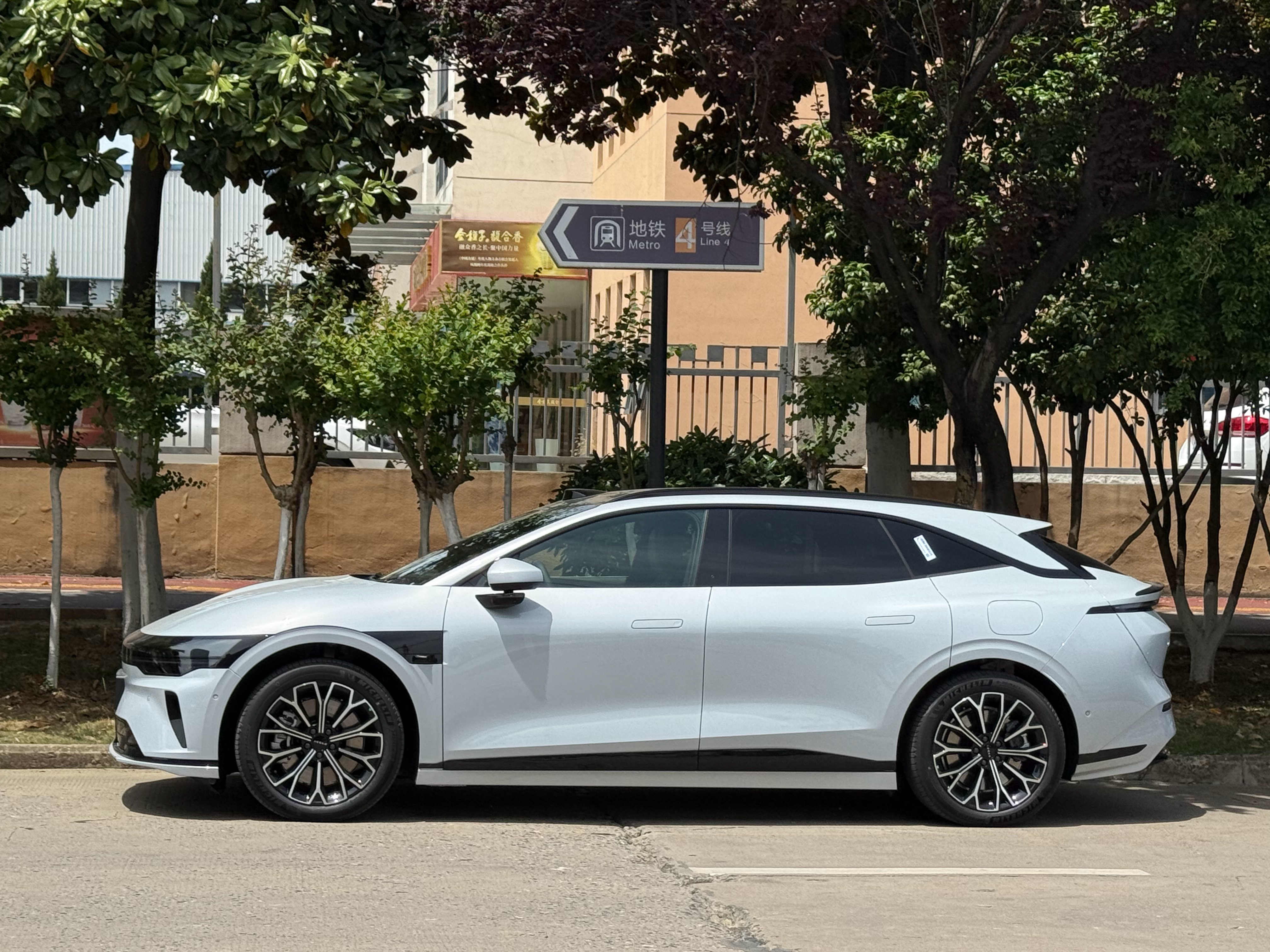 一洲长测车 / 极氪007GT 车险保费强险200000元，保费1000元车损1