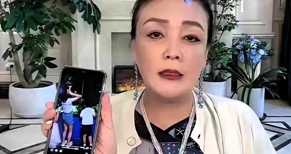 玥儿气质大变惊艳众人，兰姐的教育格局远超常人
 
不知道大家有没有发现，仅仅相处