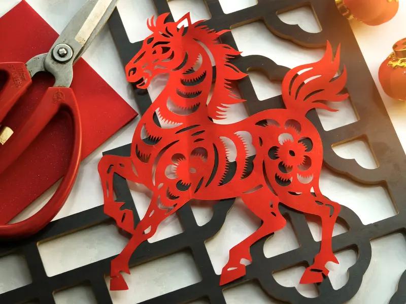 AI妙生图炮竹声中迎马年。