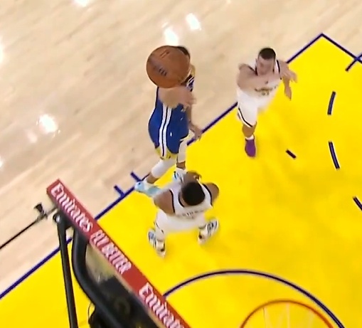 裁判吹库里进攻犯规 科尔挑战 ​​​