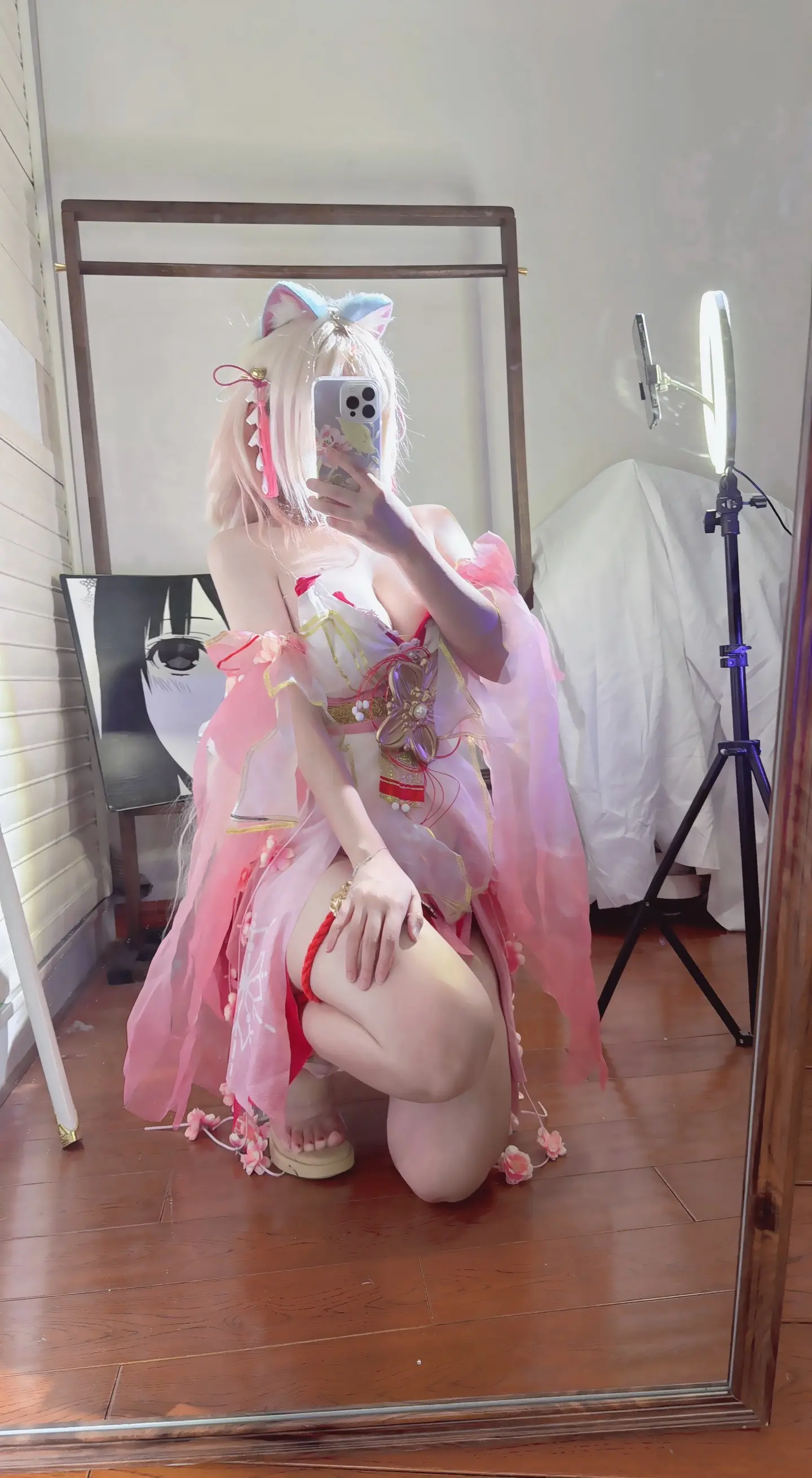 你身上有金长剑凤凰羽的味道。让我闻一闻T^T樱云天女