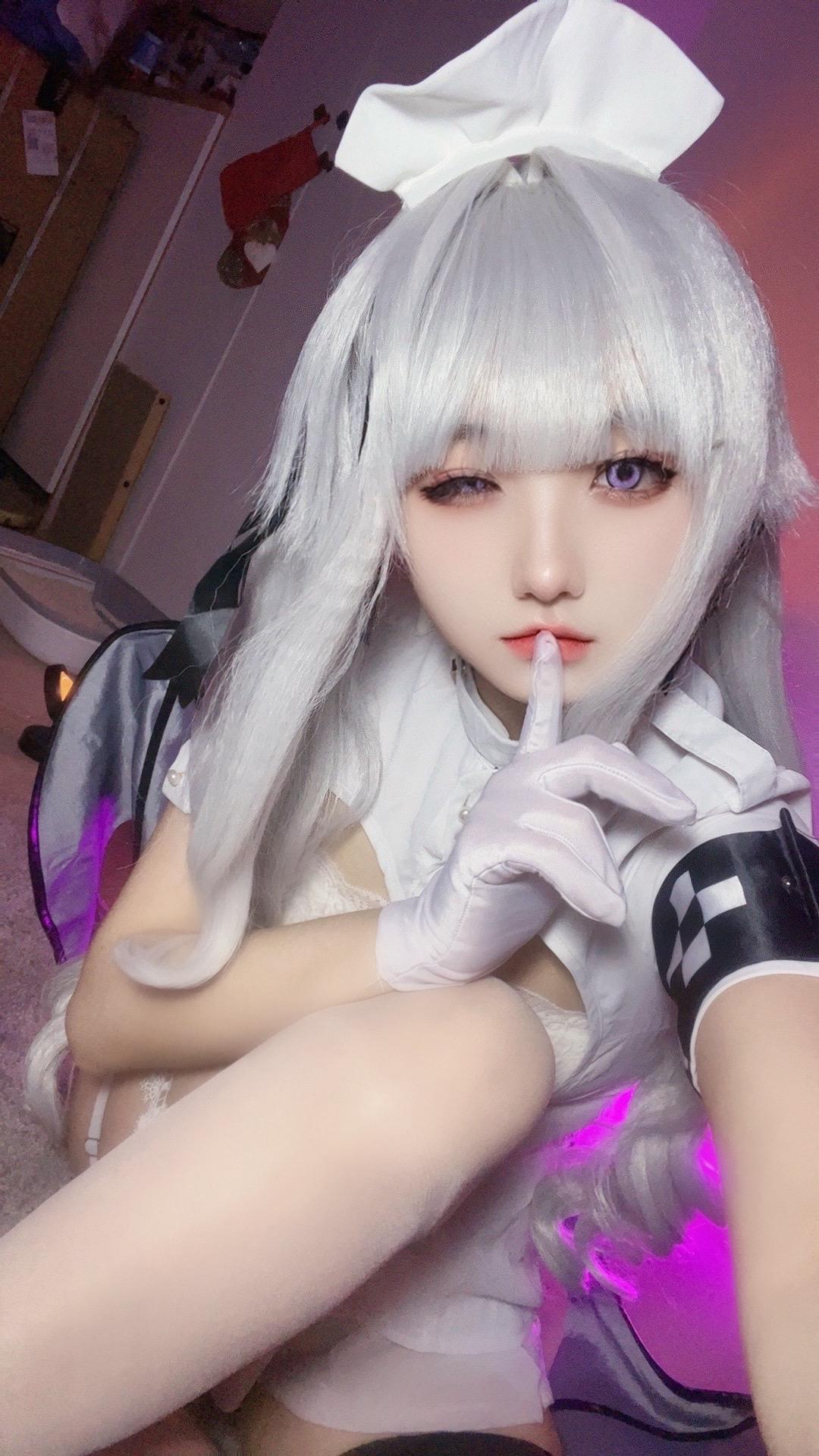 晚上好少年，需要帮助吗？😈。