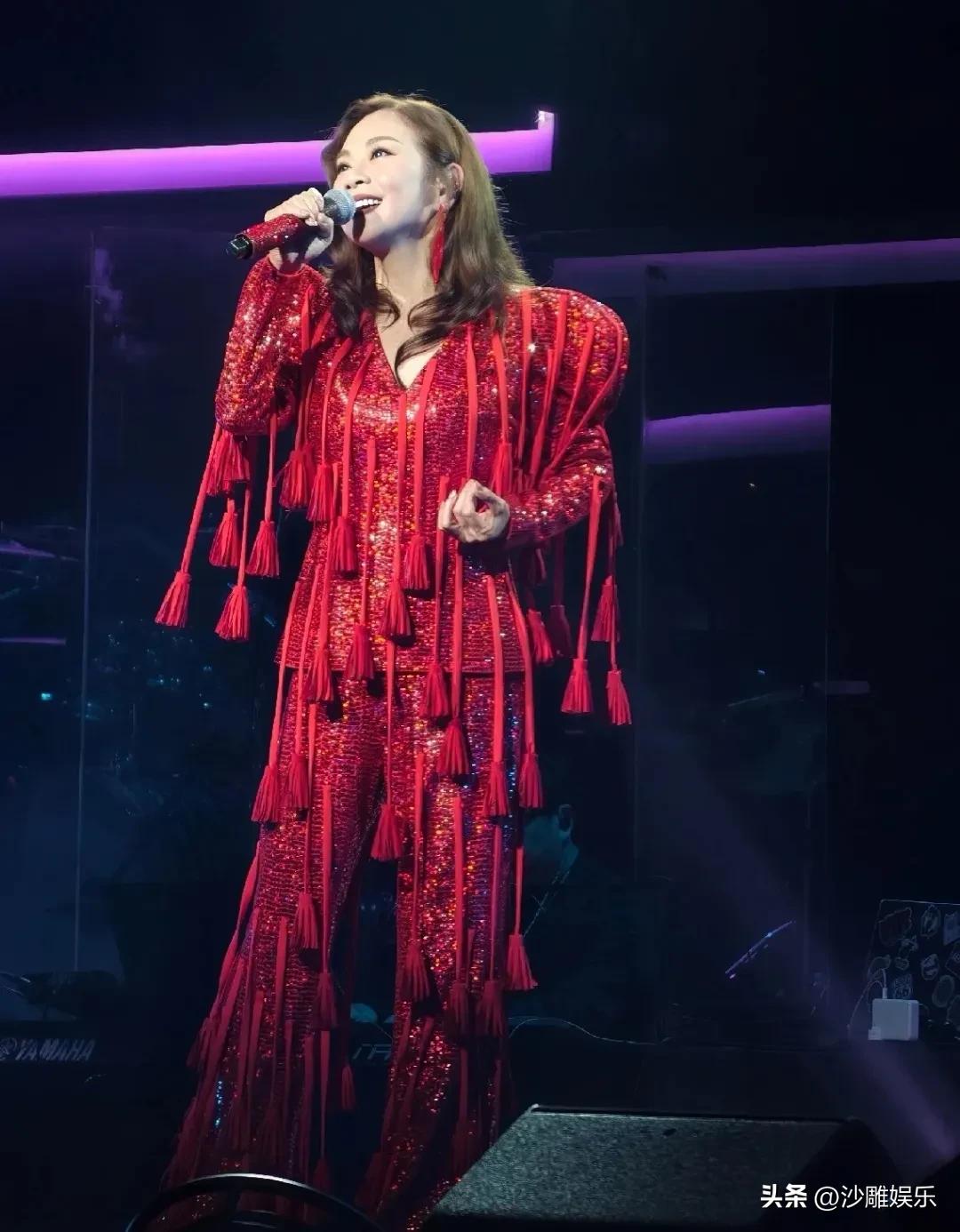 陈松伶张铎，好甜！


就在2月28日晚，陈松伶时隔十几年再度登上香港的舞台，一