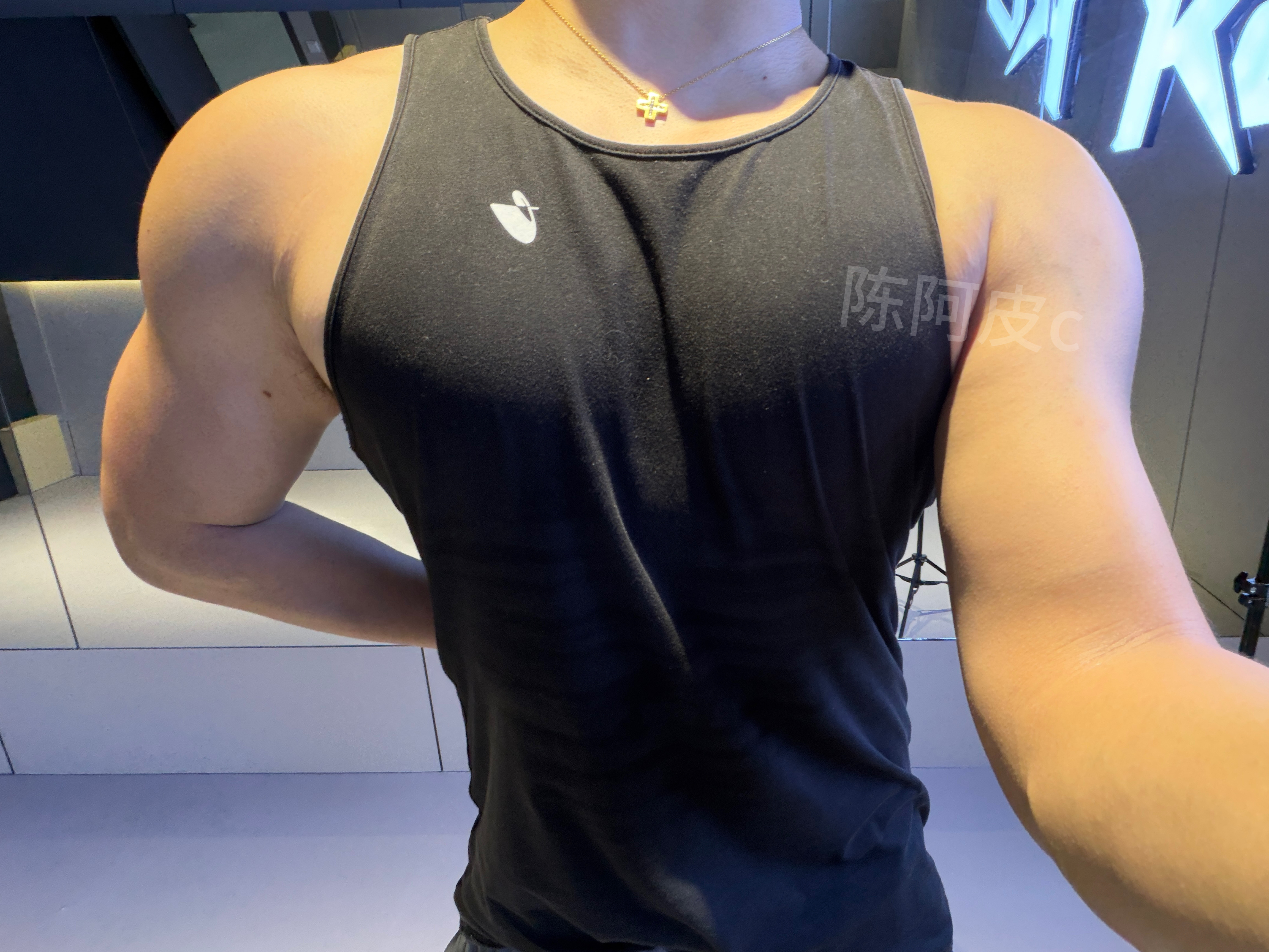 健身到一半，刷到话多香菜的vlog，现在好想吃肯德基的蛋挞，馋的啊🤤 