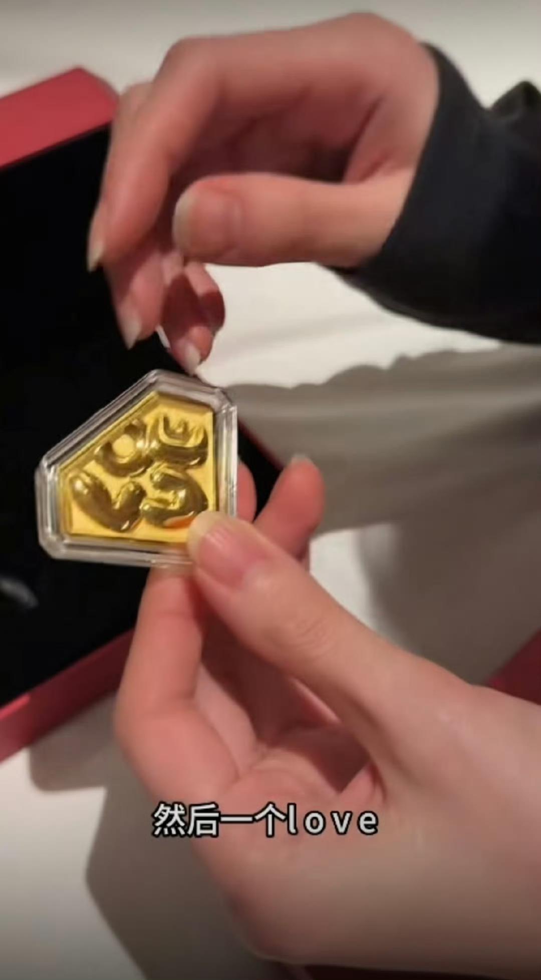 黄金为证，真心为盟——易梦玲与阿哲5100的神仙友情太好嗑
 
2026年1月4