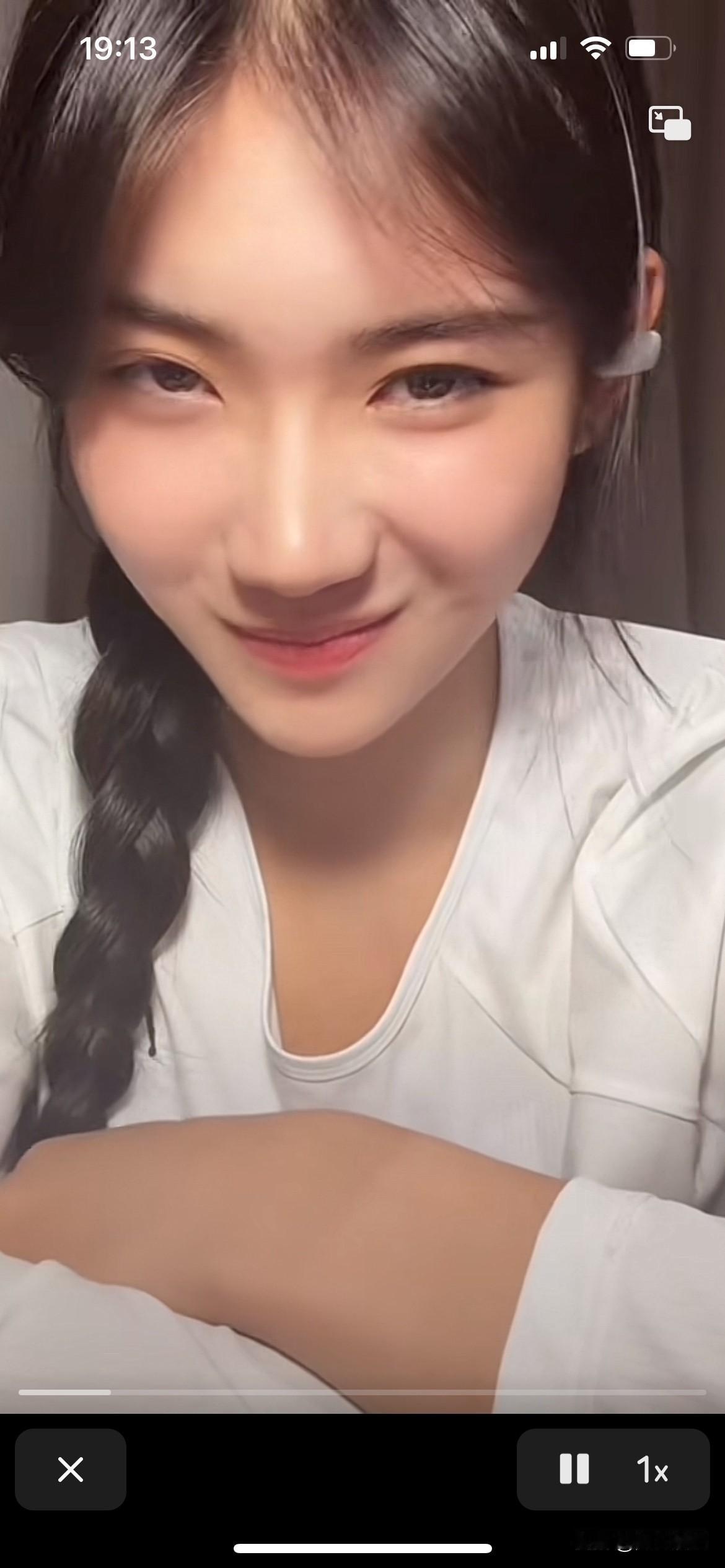 夏思凝你太过分了，怎么可以长得那么美，比赛不是第一，但是颜值是第一名，漂亮的面孔