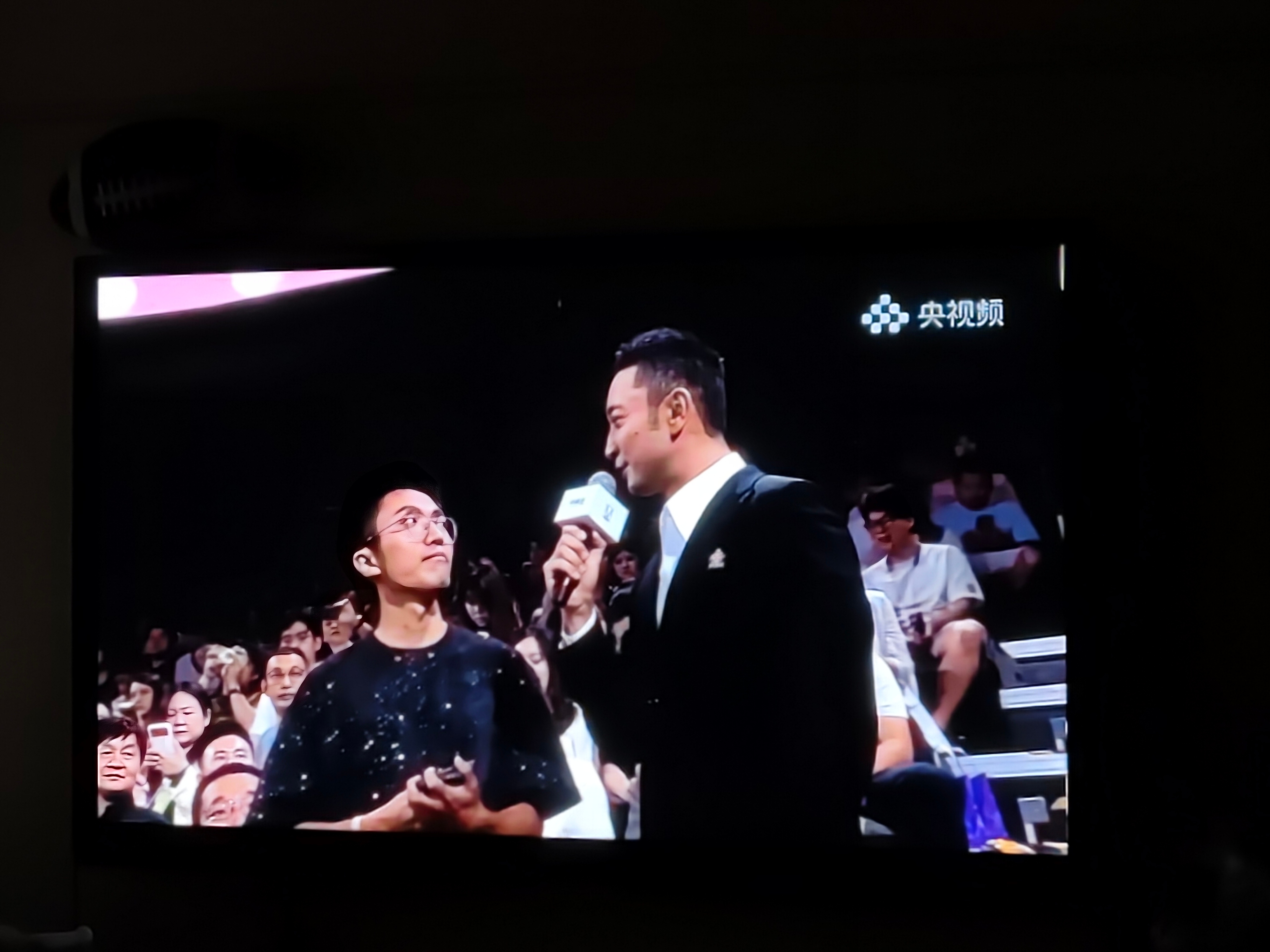 张凌赫阿维塔全球品牌代言人 嘻嘻，打开了我70寸的📺，等代言人出场